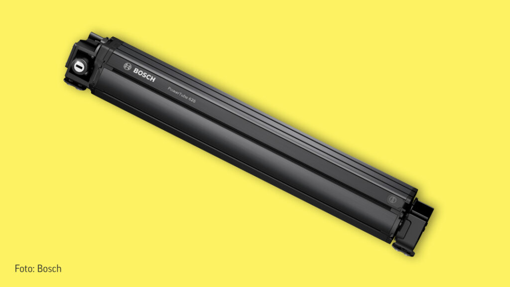 Bosch PowerTube 625 Akku auf gelbem Hintergrund, ideal für eBikes, effiziente Energiequelle.
