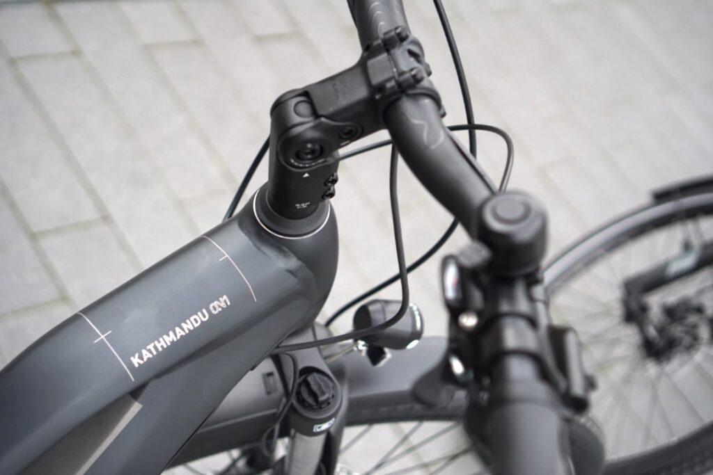 Cube Kathmandu Hybrid ONE 625 2022 Vorbau und Lenker, Detailansicht für Testbericht.