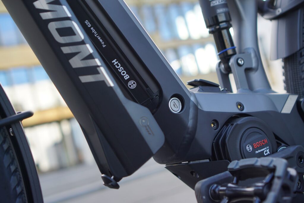 Bergamont E-Horizon FS Expert 2022 mit Bosch Powertube 625, Detailansicht des Rahmens und Motors.