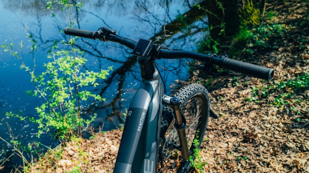 Foto von Cube Reaction Hybrid Race 750 2023 Cockpit