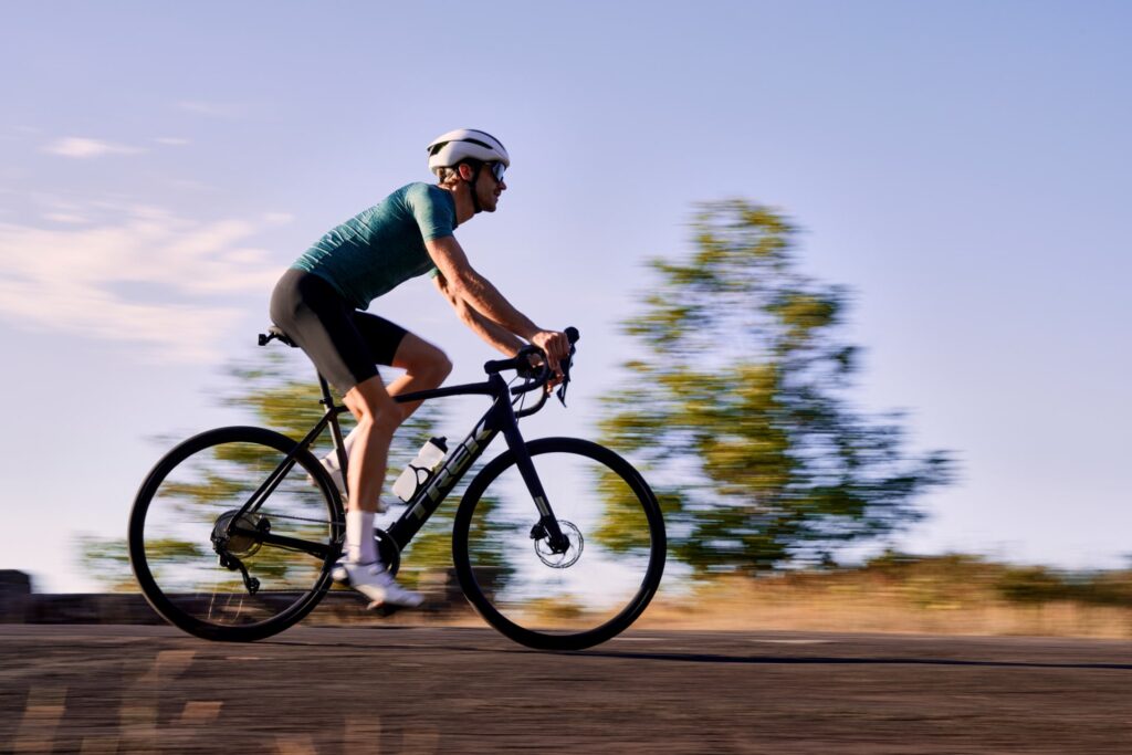 Leichtes E-Bike Trek Domane AL: Effizienter Fahrspaß mit minimalem Gewicht.