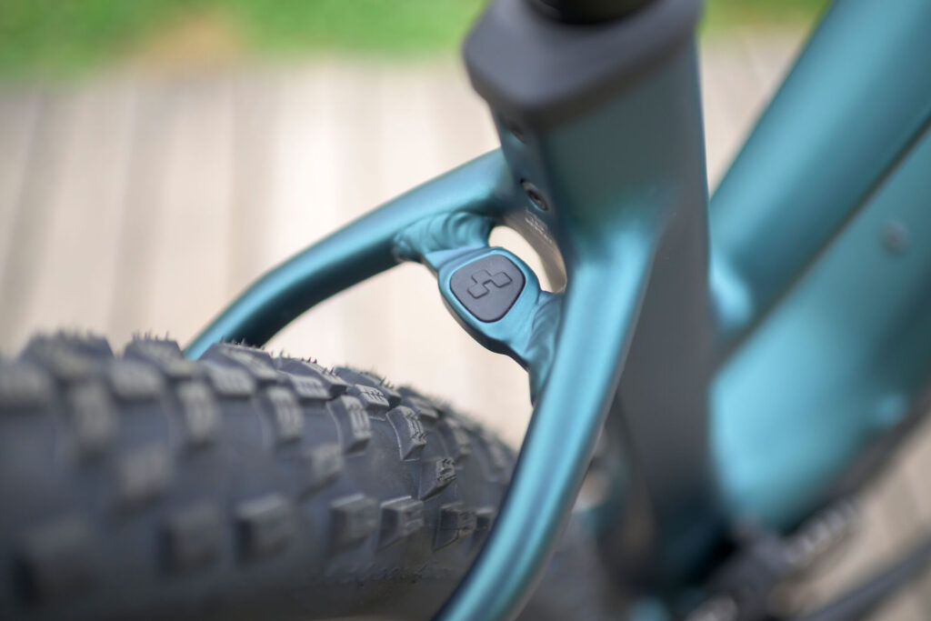 Nahaufnahme am Hinterrad des Rahmens mit der Möglichkeit weiteres Zubehör zu befestigen