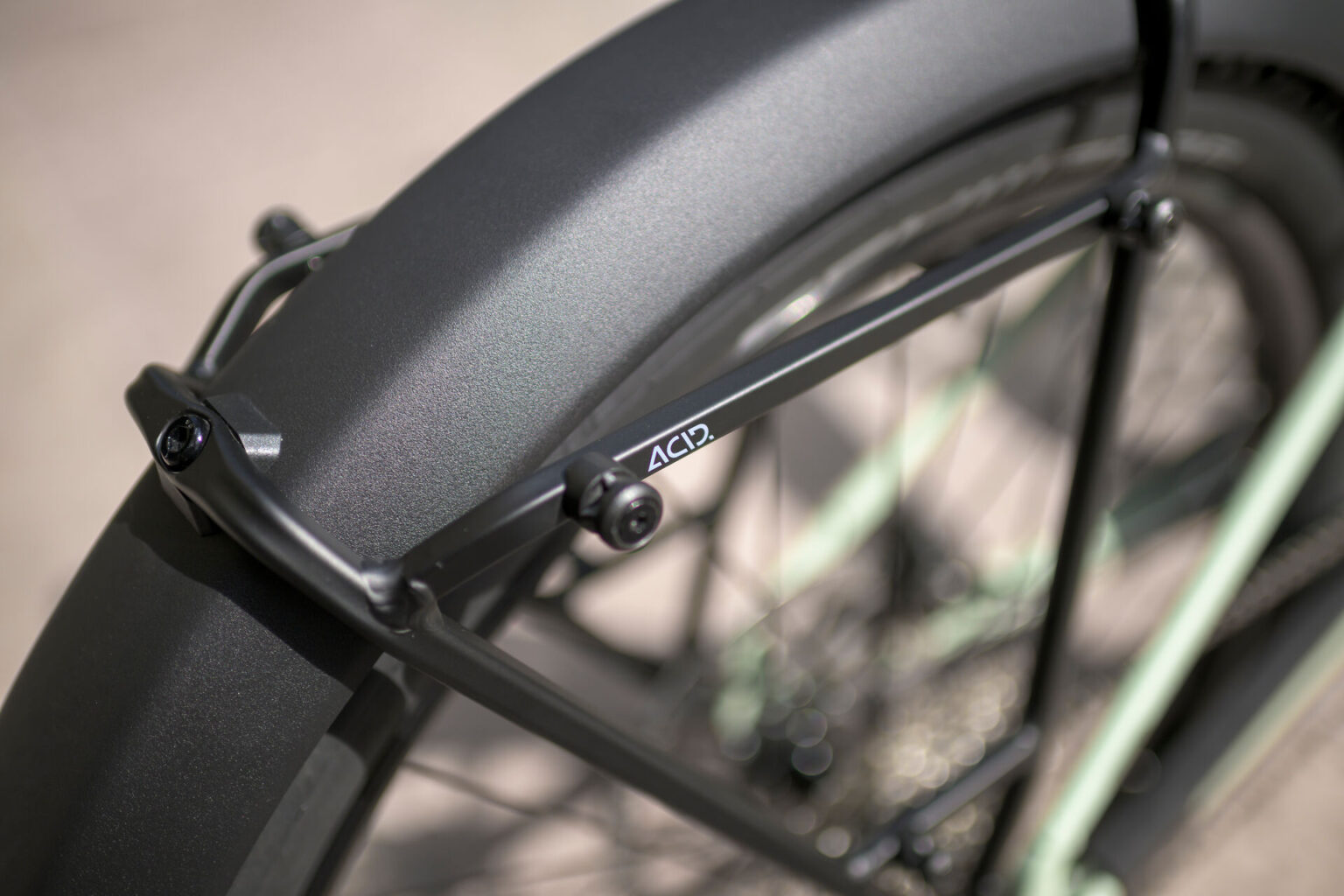 Nahaufnahme des Schutzbleches am Hinterrad des Cube Reaction Hybrid 800 Pro in der fully equipped-Variante