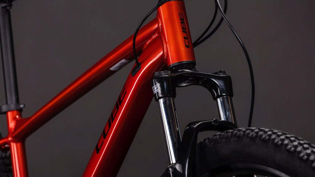 Federgabel des Cube Aim One in Nahaufnahme