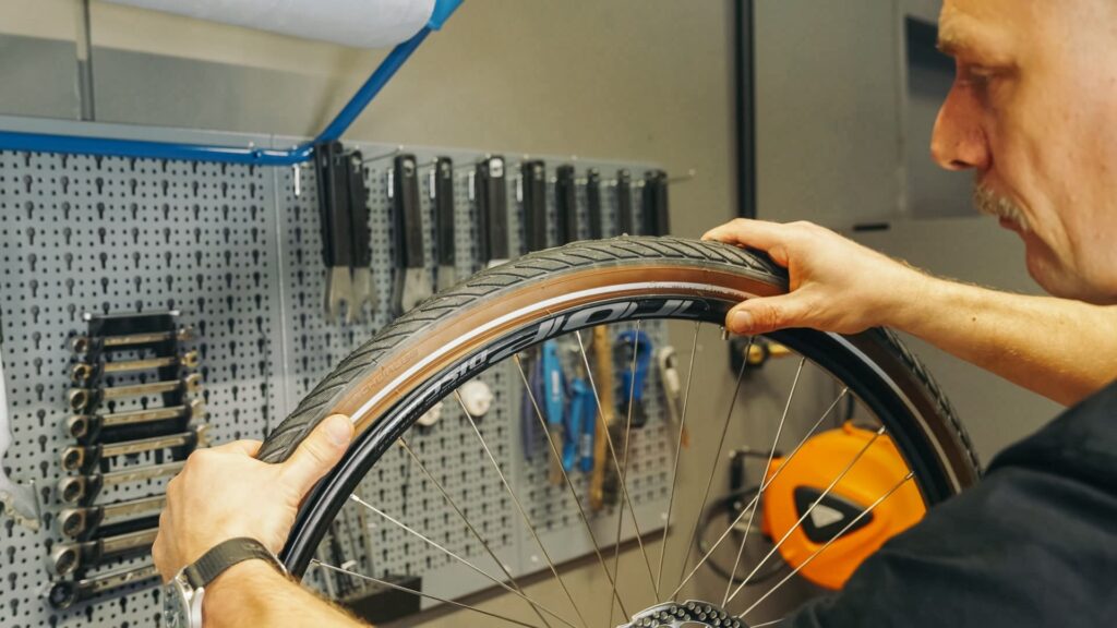 Fahrradschlauch flicken oder tauschen – So reparierst du einen Platten schnell und einfach