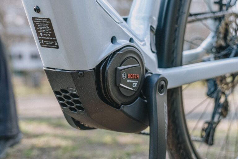 Bosch Performance CX-Motor am KTM Macina Style X Pro 2025, Detailansicht des E-Bike-Antriebs.