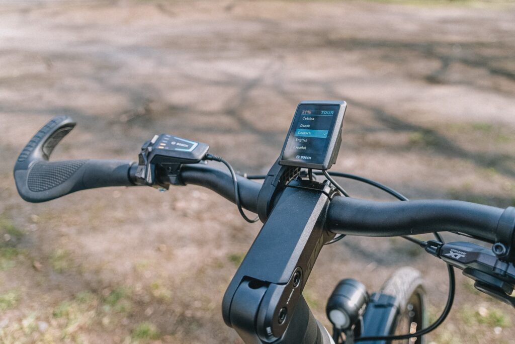 KTM Macina Style X Pro 2025 Lenker mit Bosch-Display und Bedienelementen im Detail.