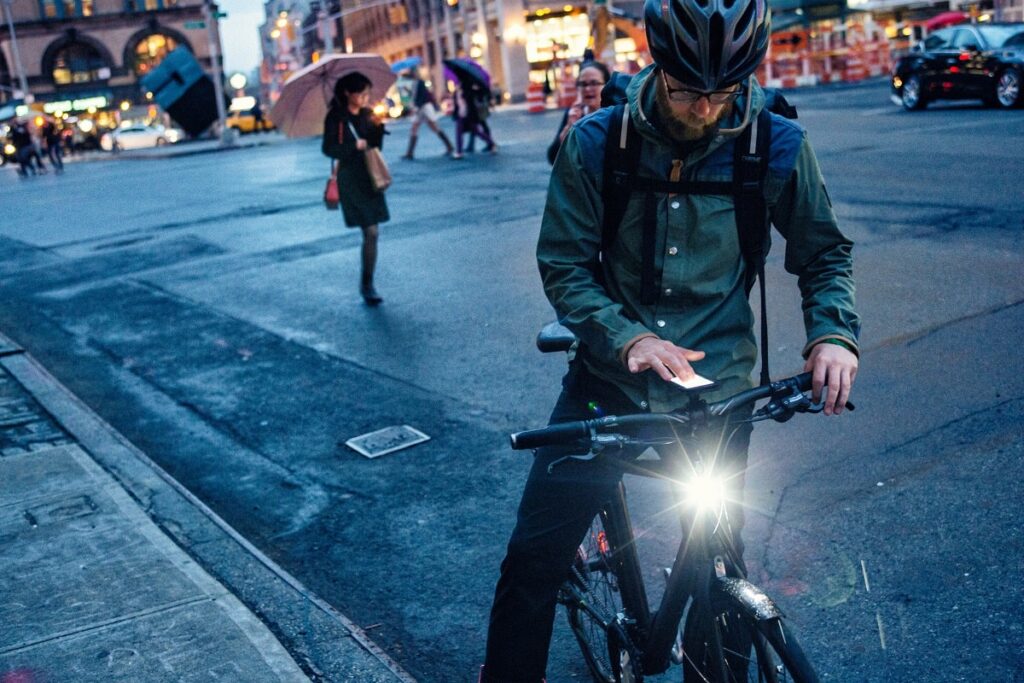 Licht an – darauf musst du bei der Beleuchtung am Fahrrad achten