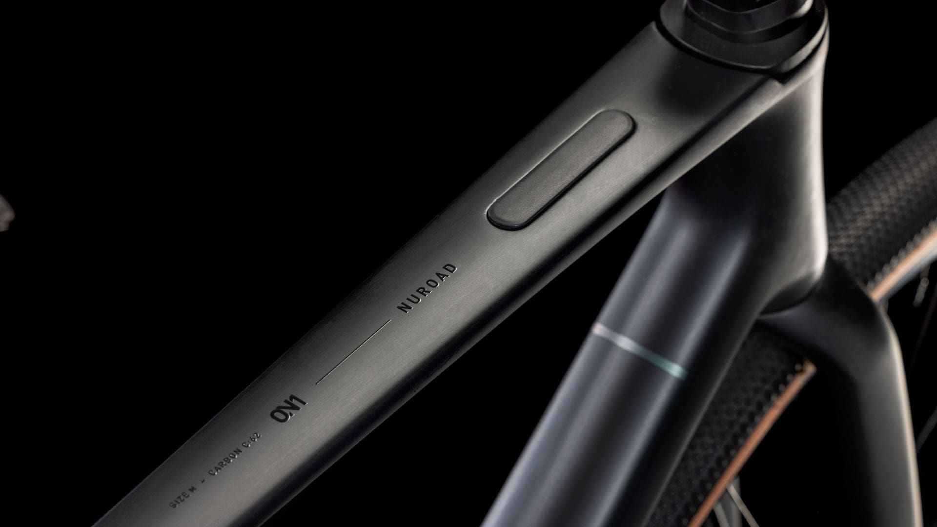 Detailaufnahme des Cube Nuroad C:62 Rahmens, zeigt minimalistisches Design und hochwertige Carbon-Verarbeitung.