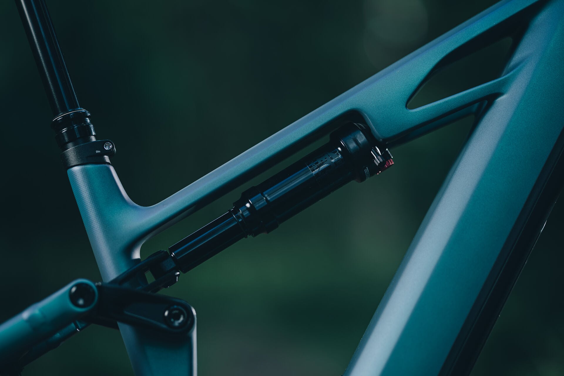 Nahaufnahme hintere Federung am Cube Stereo Hybrid One44 HPC Race