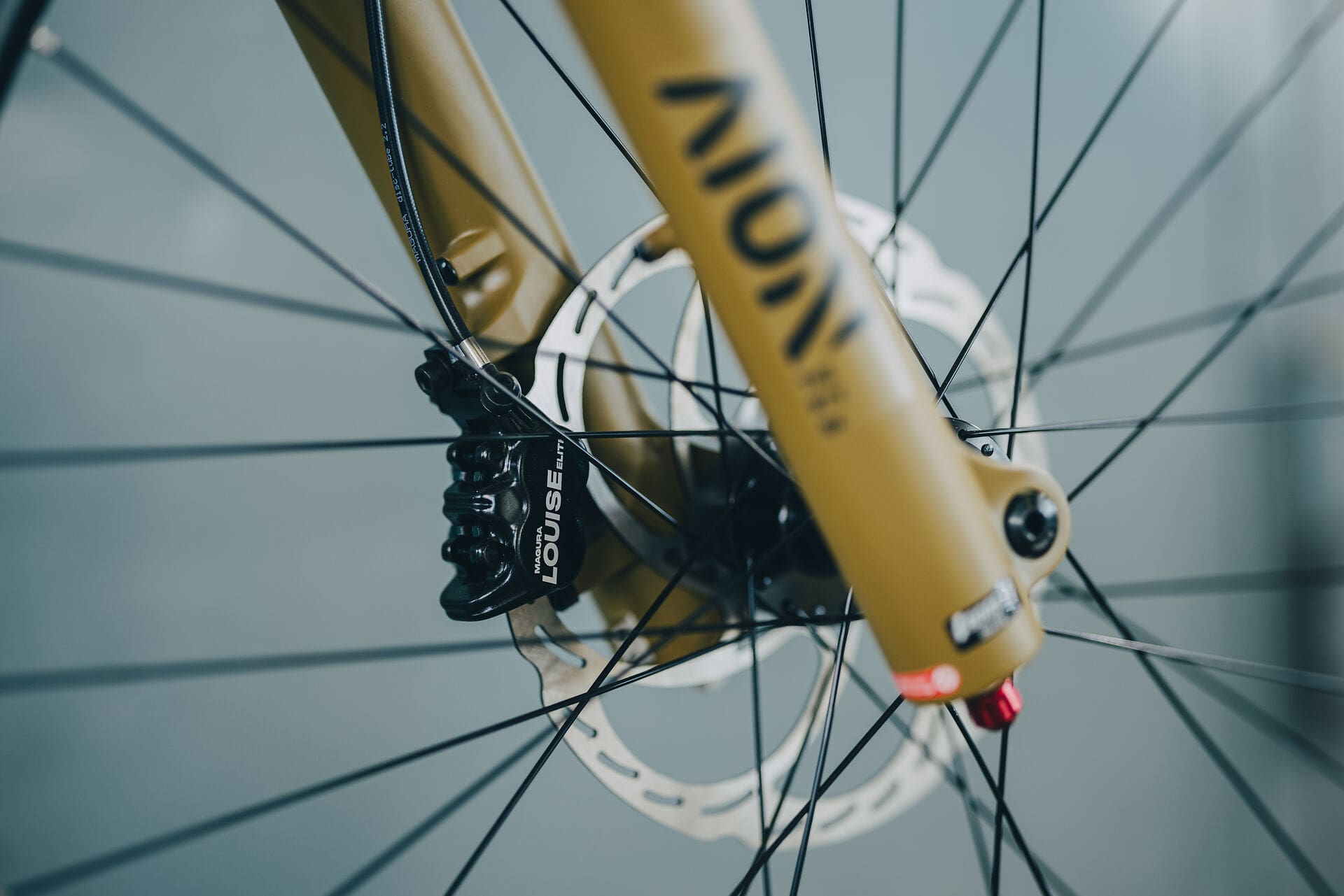 Stereo Hybrid One77 HPC Race 800