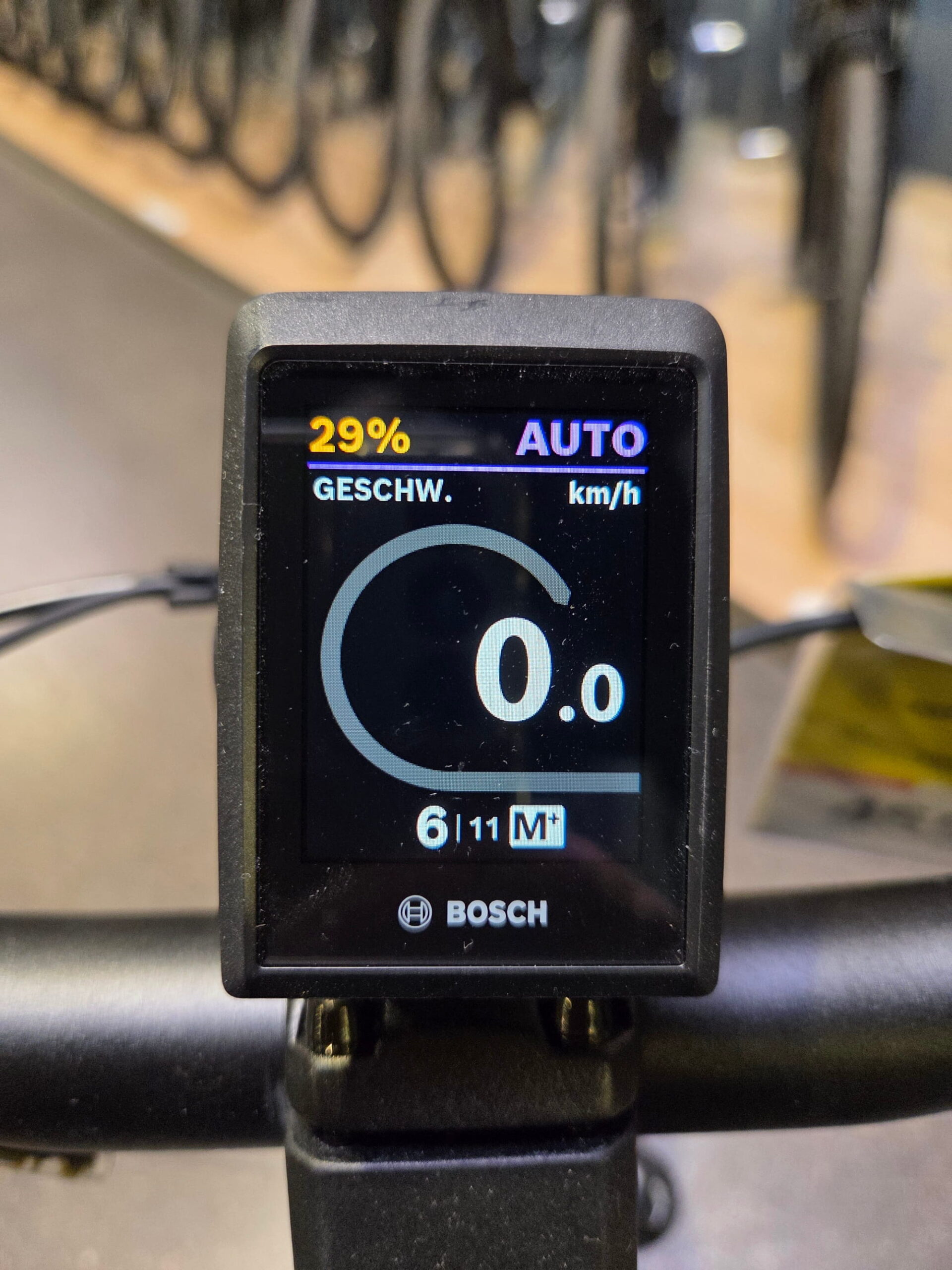 Nahaufnahme Kiox am KTM Macina Magic Pro DI2. Hier der M+-Modi.